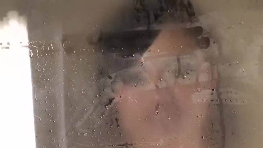 2 latina brunettes get erotic in shower - pornoxo.com