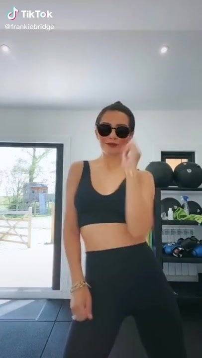 Frankie Bridge sexy dance on TikTok - xhamster.com - Britain