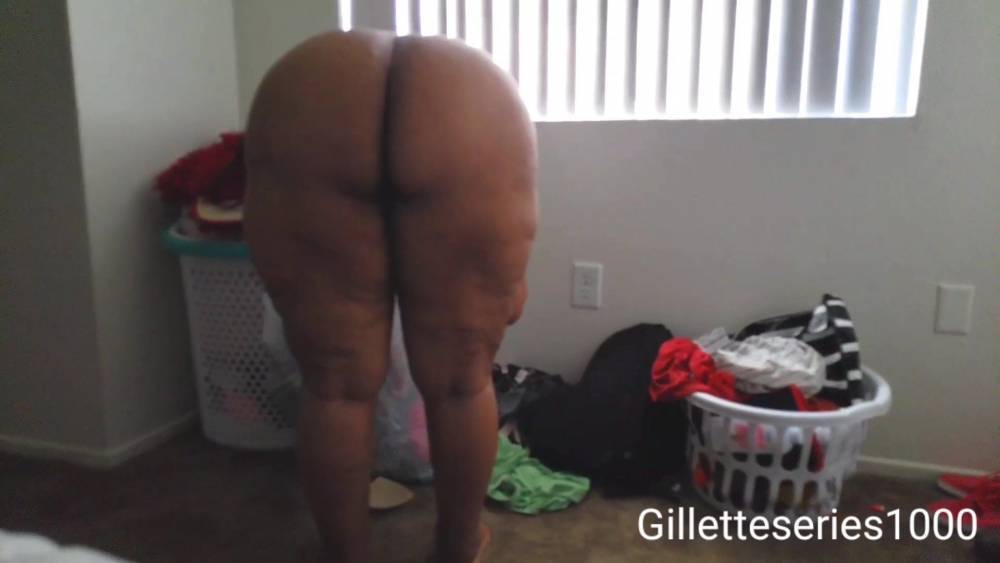 Granny getting dressed bending over - xhamster.com