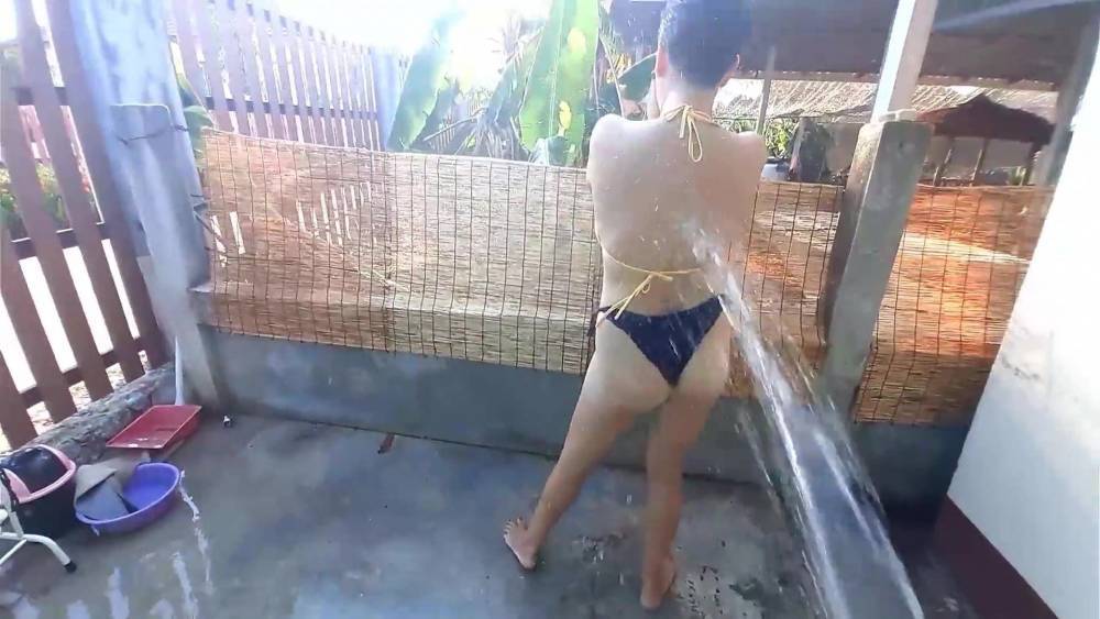 GARDEN SHOWER - xhamster.com