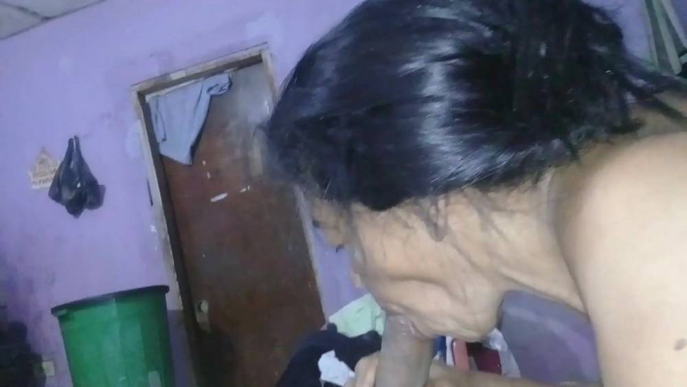 Sirvienta mamando en camara lenta - xhamster.com