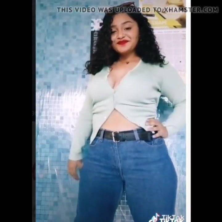Majestuosa Curvy Tik Tok 1- Rebotando mis ricas tetas - xhamster.com