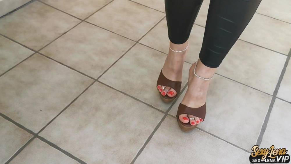 High Heels And Sexy Feet - xh.video