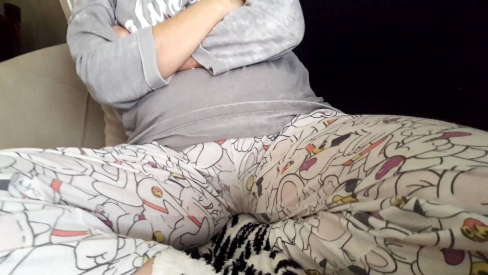 Gf's nice crotch shot, irty pussylines without panty - xh.video