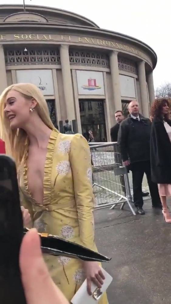 Elle Fanning oops tiny tits & nips - xh.video