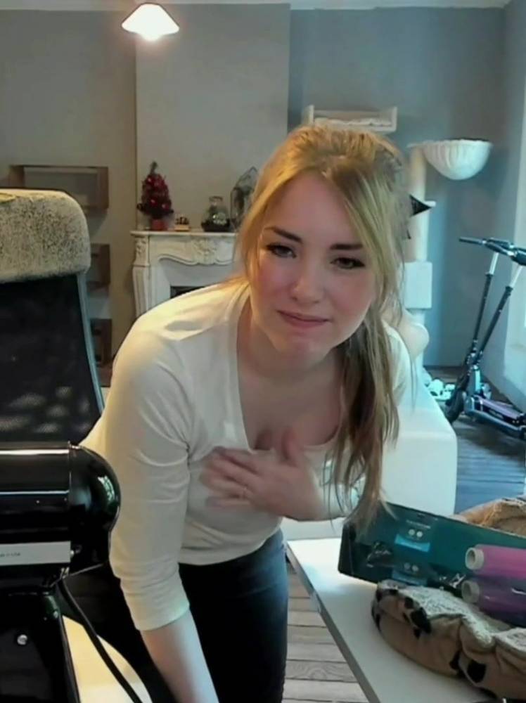 Kyria french streamer downblouse - xh.video