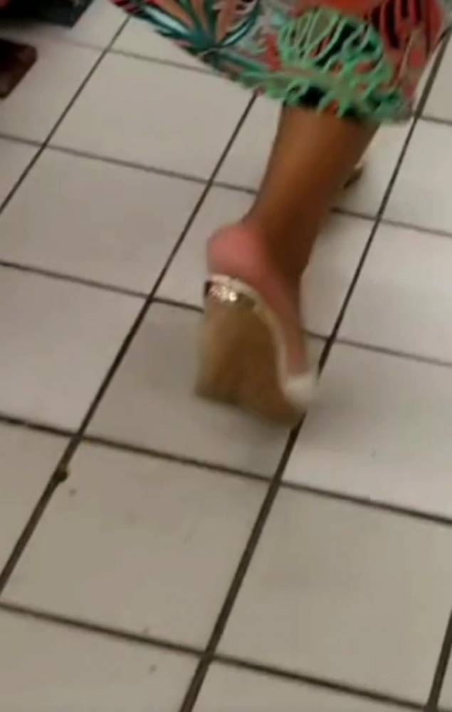 Signora matura al supermercato - xh.video