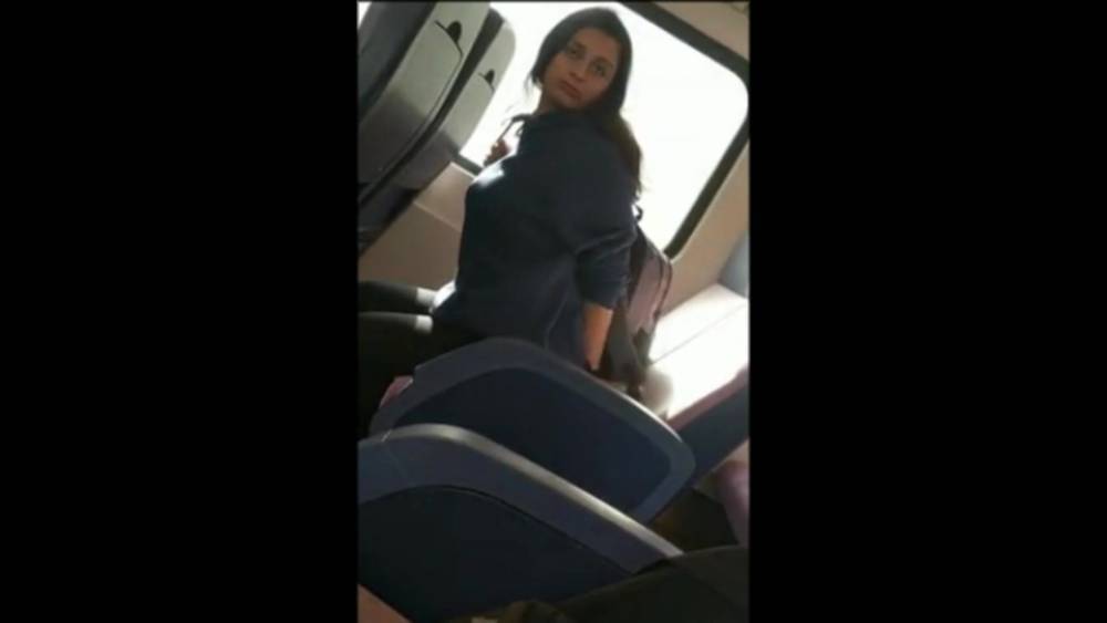 Adamin sikini gorunce sutyeniyle oynayan kiz - xh.video - Turkey