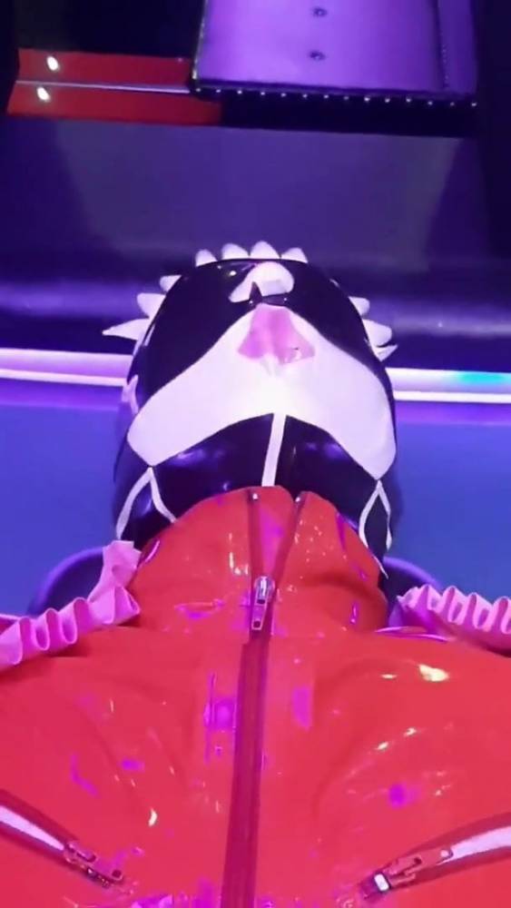 Licky Velvet s Rubberslave - xh.video