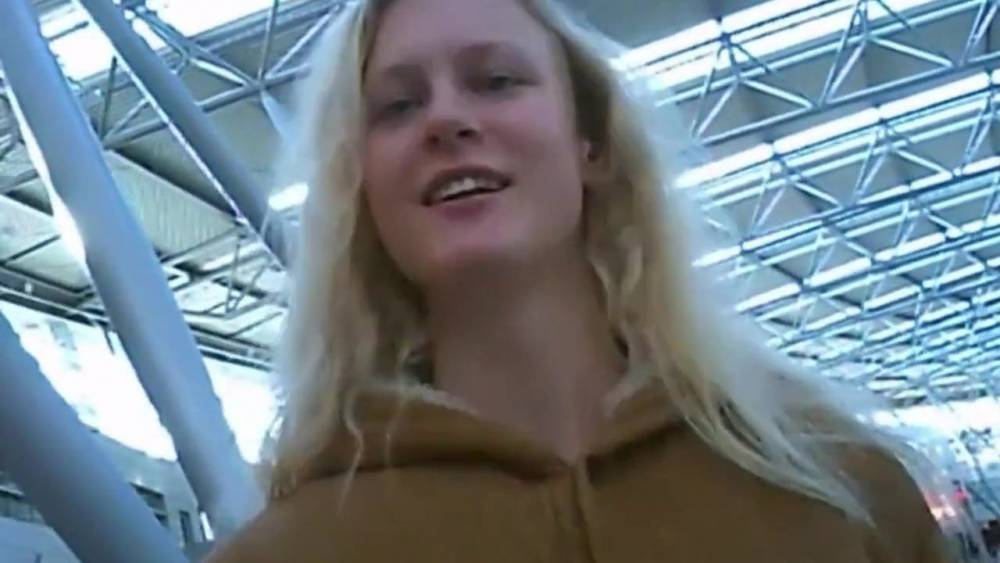 Am Flughafen erkannt - xh.video