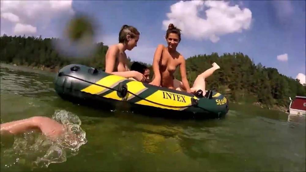 Wild girls skinny dipping - xh.video