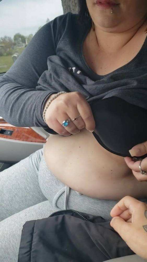 Showing Me Her Tits - xh.video