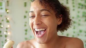 Vegan bitch makes a fruity mess - hdzog.com