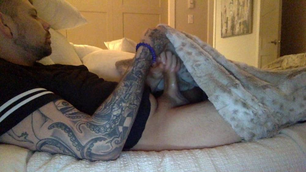 Asian licks balls - xh.video