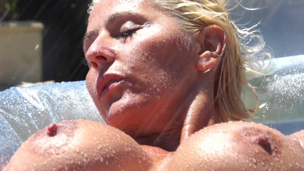 Super Milf - Jan B Poolside - xh.video - Usa