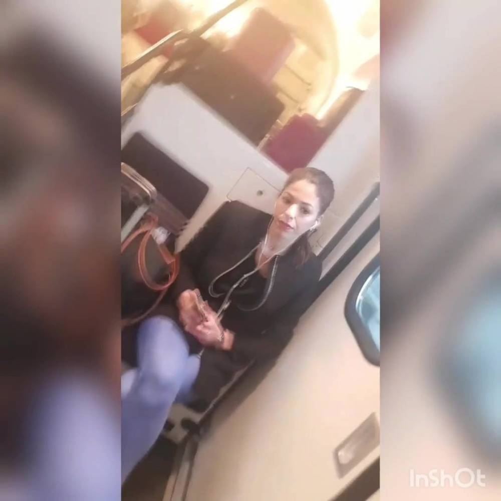 Cette latina matte et reagit devant ma grosse queue - xh.video - France