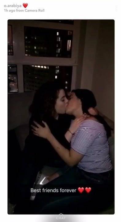 Friends making out - xh.video