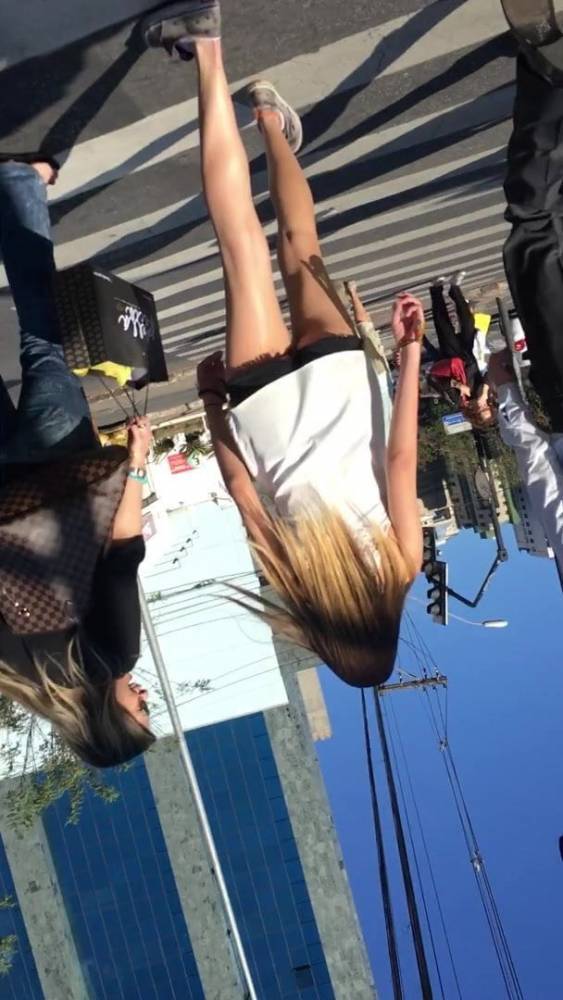 passeando com o popo de fora 1 - xh.video