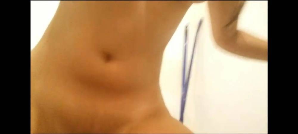 She riding in a dildo - xh.video