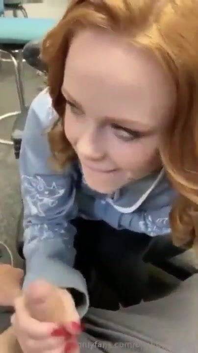 Risky Blowjob in front of people - xh.video