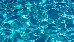 Kristen Bell and Mamie Gummer - The Lifeguard (2013) - hdzog.com