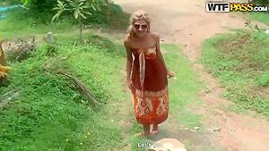 Tiffany - Professional Thai prostitute Tiffany swallows dick in the public park - hdzog.com - Thailand