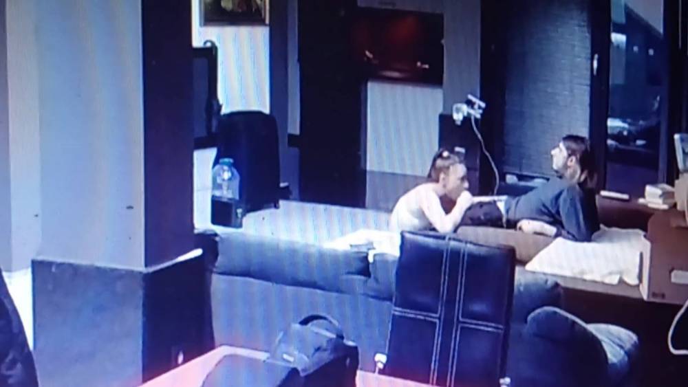 Girl gives the guy a blowjob (Spycam) - xh.video