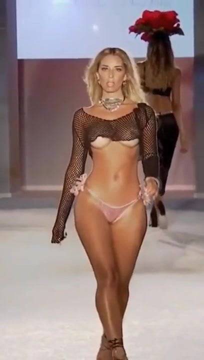 Blonde catwalk - xh.video