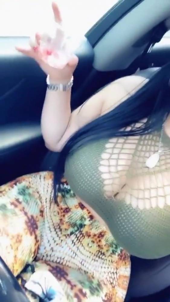 Chichona en el carro - xh.video