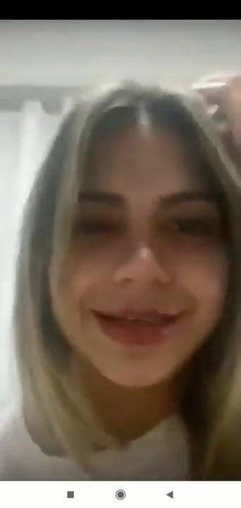 Loirinha pagando de peitinho - xh.video