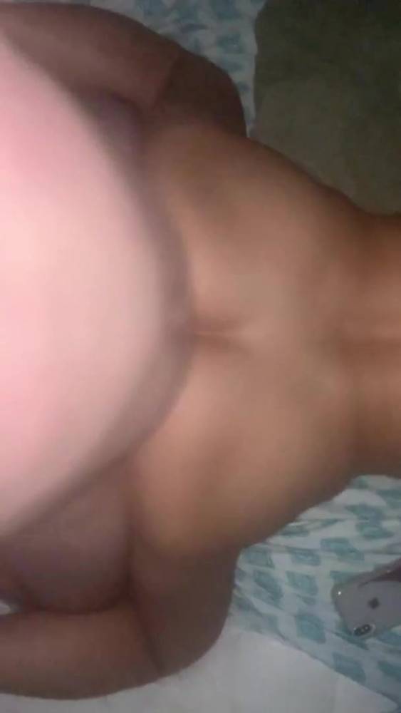 Wife doggy - xh.video