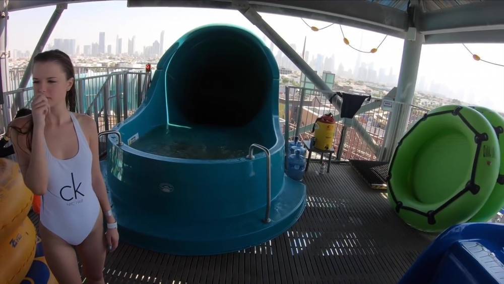 Waterslides at Laguna Waterpark in Dubai - xh.video