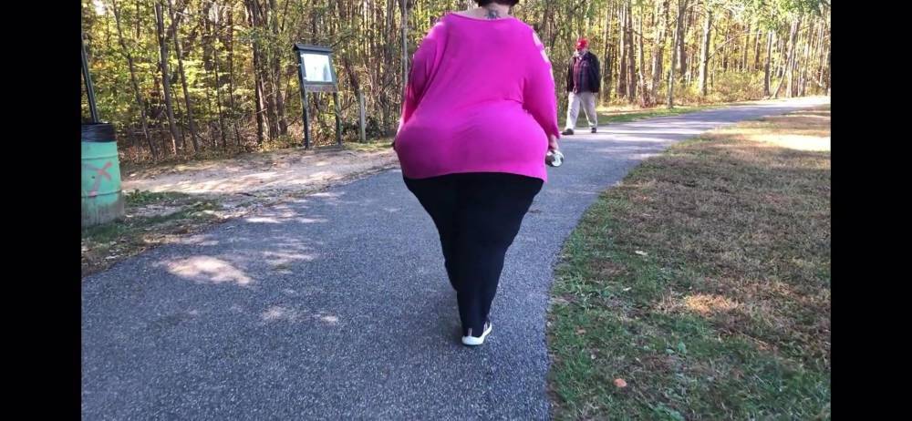 Ssbbw Walk In The Park - xh.video - Usa