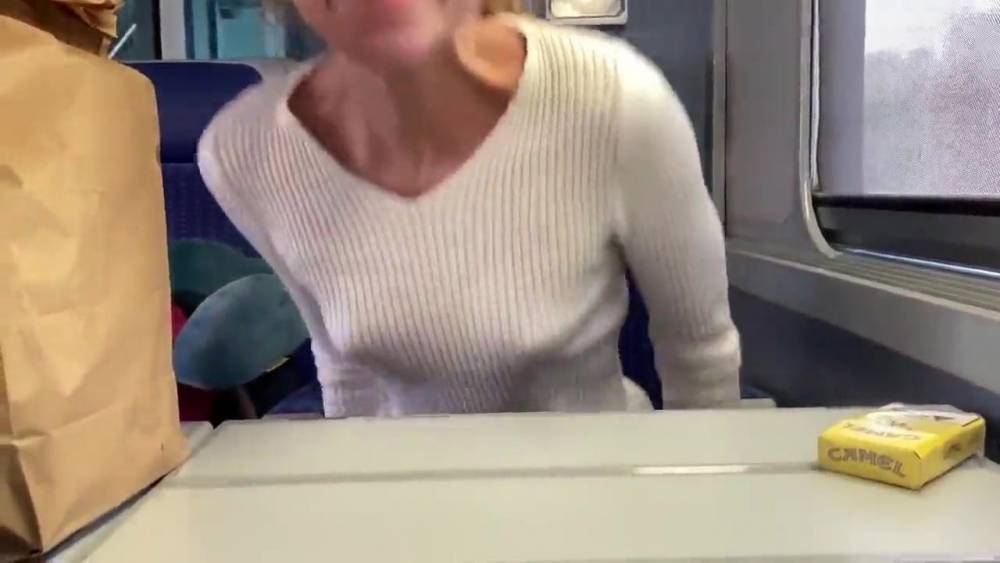 belle blonde suce avale tout dans le train le top !!! - xhamster.com