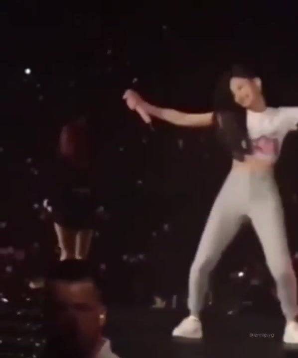Korean celeb jennie at concert - xh.video - North Korea