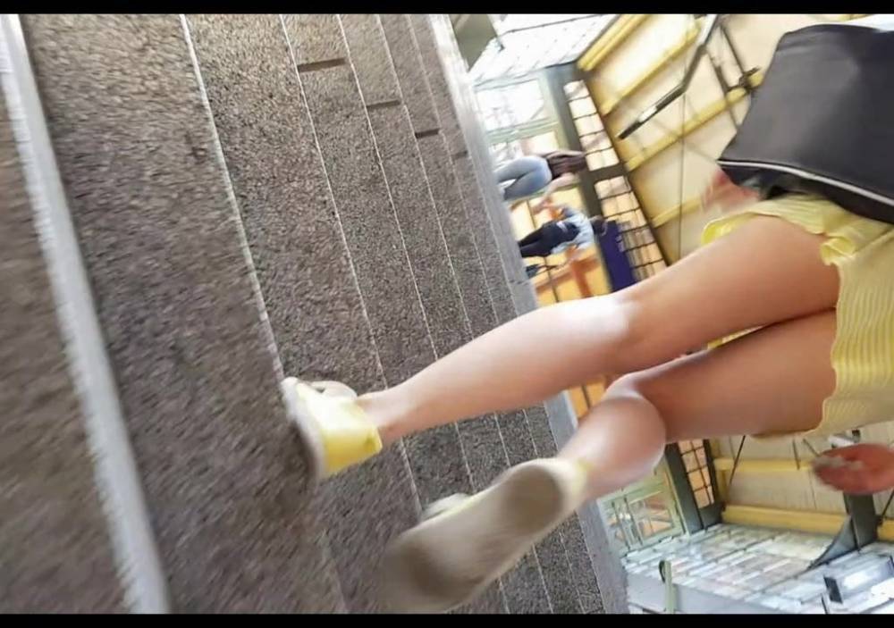 Upskirt girl in yellow dress and white thong - xh.video
