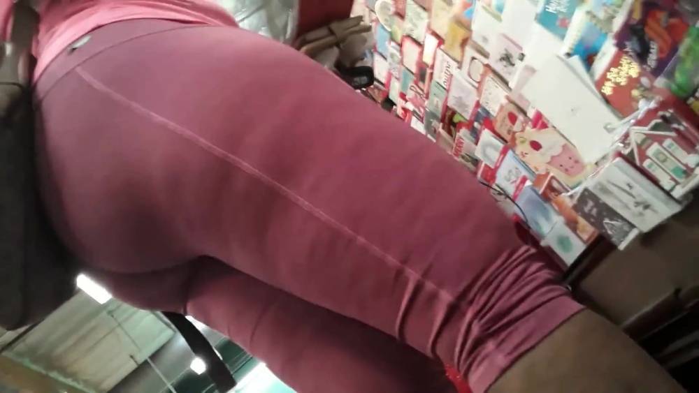 Thick ass ebony MILF VPL in pink part.2 - xh.video