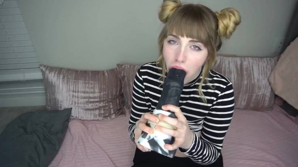 Deepthroat dildo whore - xh.video