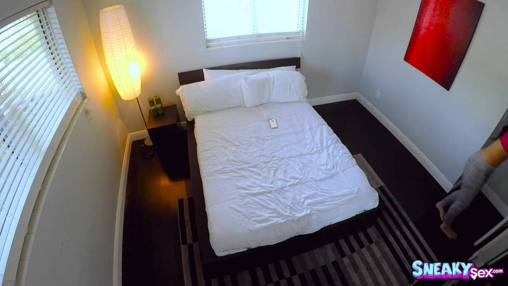 Fox Get In The Closet - xh.video