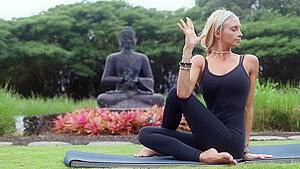 Perfect Veiny Yoga Feet 2 - hdzog.com