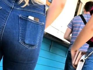 Outdoor Voyeur Public Peeing Girls 1 - viptube.com