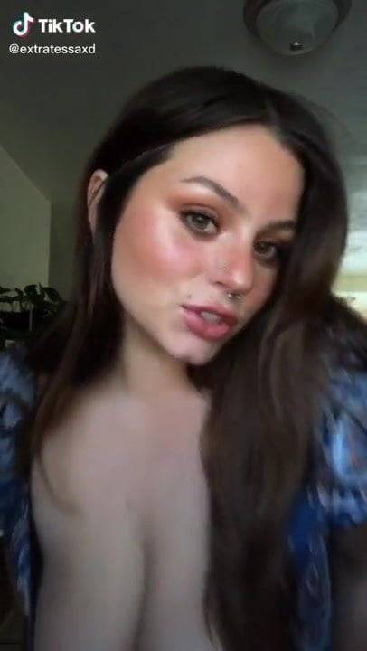 Jeunes mamelles en fleurs - xh.video