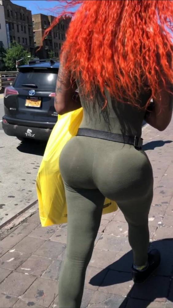 UNREAL CANDID SLIM THICC OLIVE BOOTY - xh.video