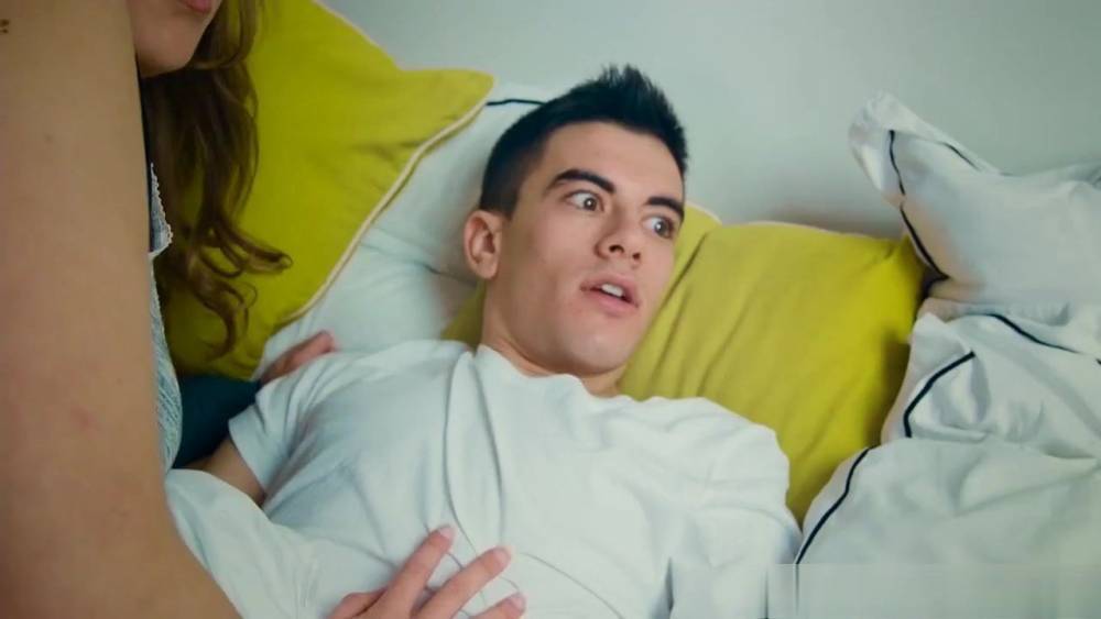 Fira has a surpsrise for Jordi but Leigh Darby has her own - xh.video