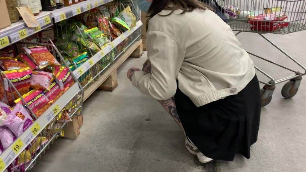 Upskirt young girl tatoo 1 - xh.video