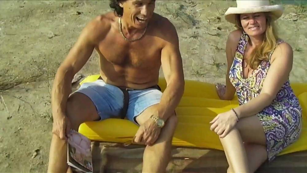 Mature naked beach fuck - xh.video