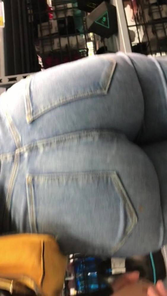 Round Pawg ass Teen - xh.video