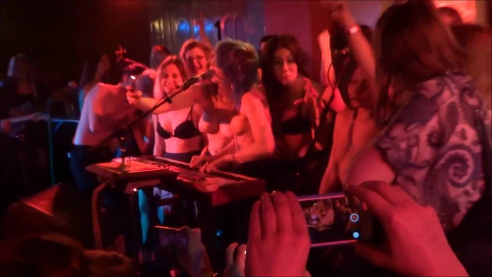 Soko - I Thought I Was An Alien - 100 Club 3 - xh.video