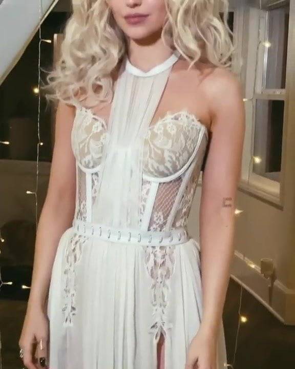 Dove cameron sexy dress - xh.video - Usa