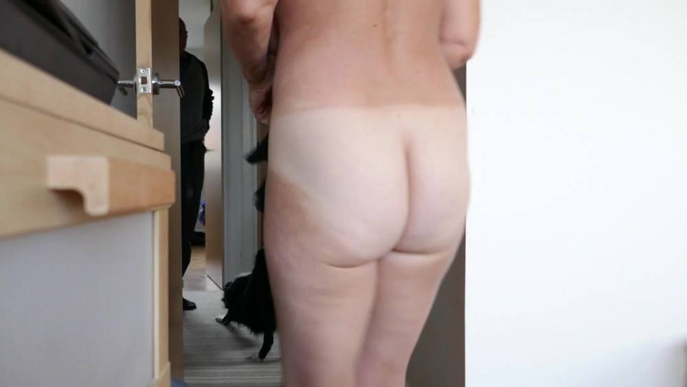 Tanned and shaven minge - xh.video